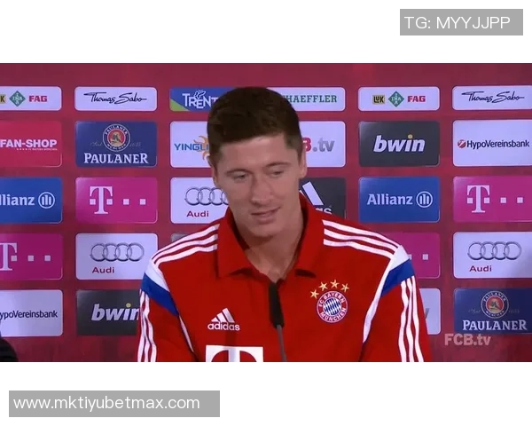 拜仁高层澄清巴萨未拖欠莱万多夫斯基转会费的传闻