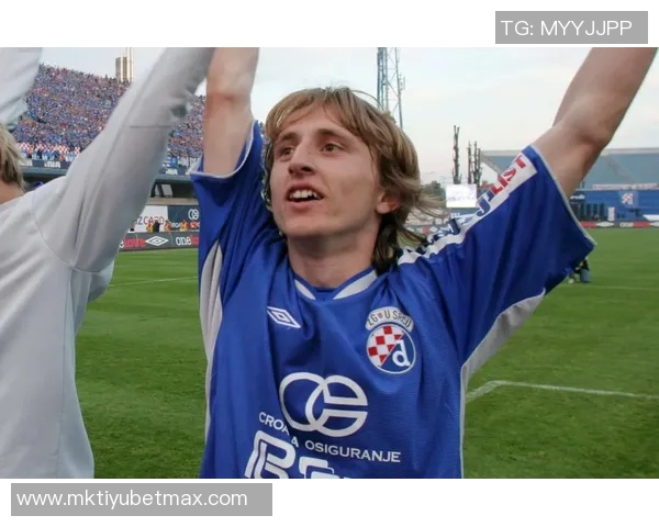 克罗地亚国家队名单公布莫德里奇领衔佩里西奇入选科瓦契奇因伤退赛 克罗地亚国家队名单公布莫德里奇领衔佩里西奇入选科瓦契奇因伤退赛